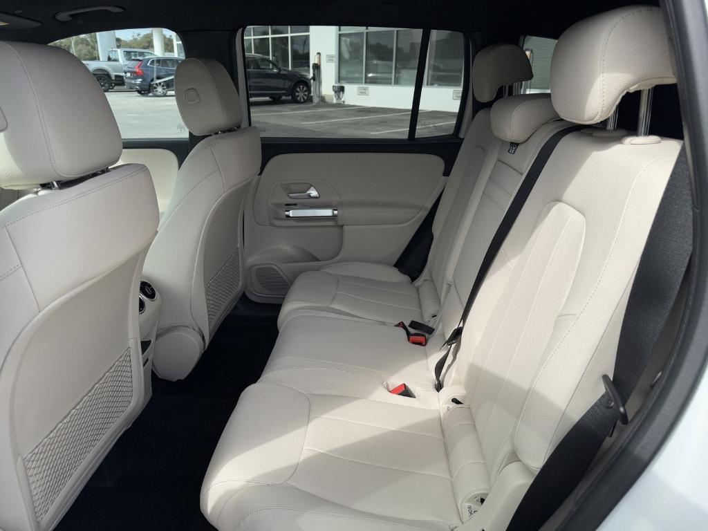 new 2025 Mercedes-Benz GLB 250 car
