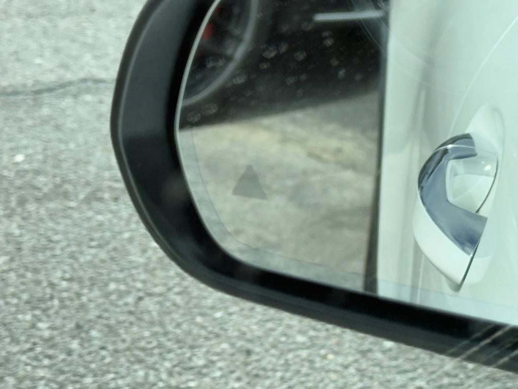 new 2025 Mercedes-Benz GLB 250 car