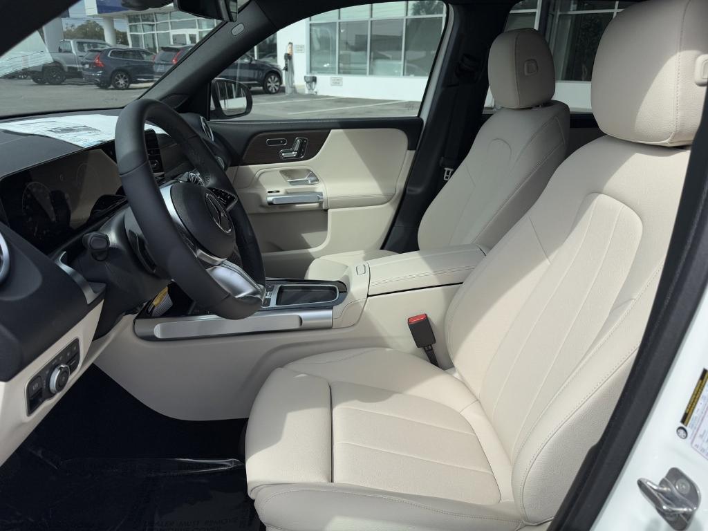 new 2025 Mercedes-Benz GLB 250 car