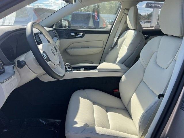 new 2025 Volvo XC60 car