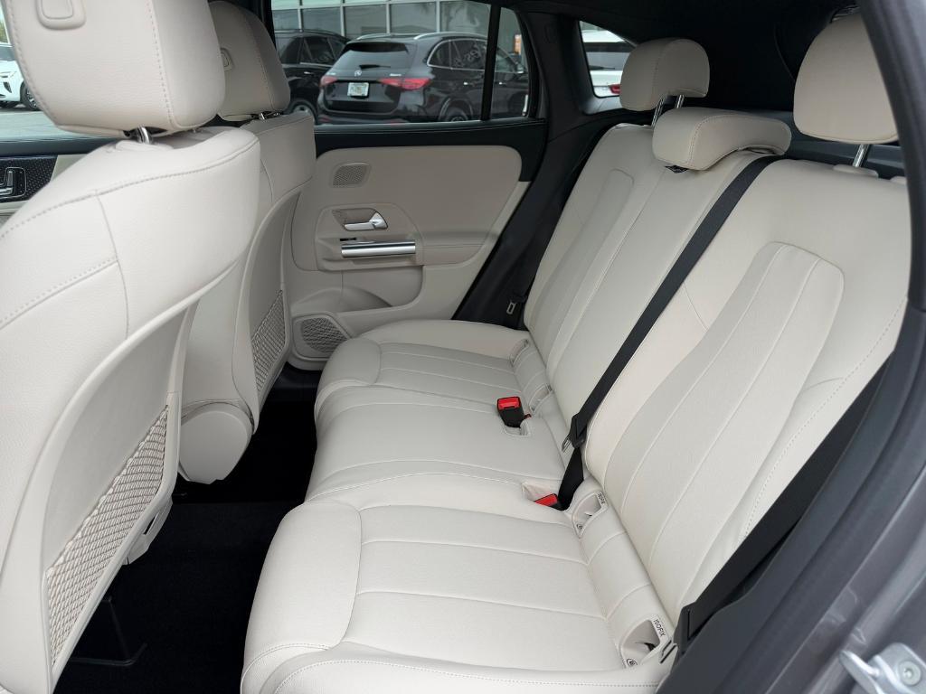 new 2025 Mercedes-Benz GLA 250 car
