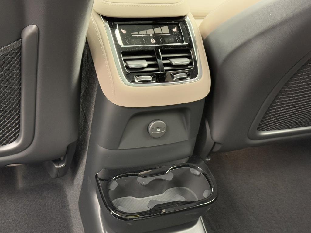 new 2025 Volvo XC90 Plug-In Hybrid car