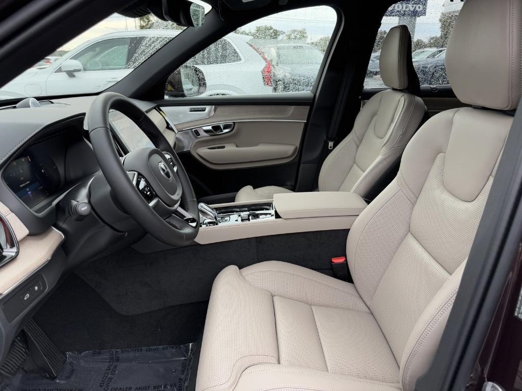new 2025 Volvo XC90 Plug-In Hybrid car