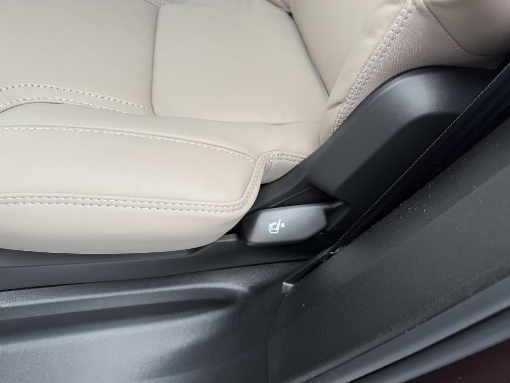 new 2025 Volvo XC90 Plug-In Hybrid car