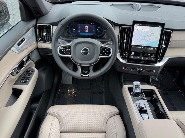 new 2025 Volvo XC90 Plug-In Hybrid car
