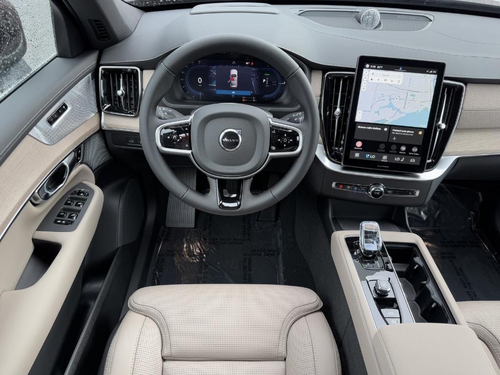 new 2025 Volvo XC90 Plug-In Hybrid car