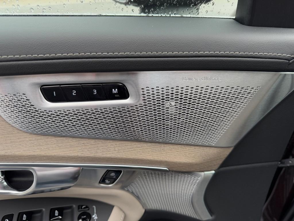 new 2025 Volvo XC90 Plug-In Hybrid car