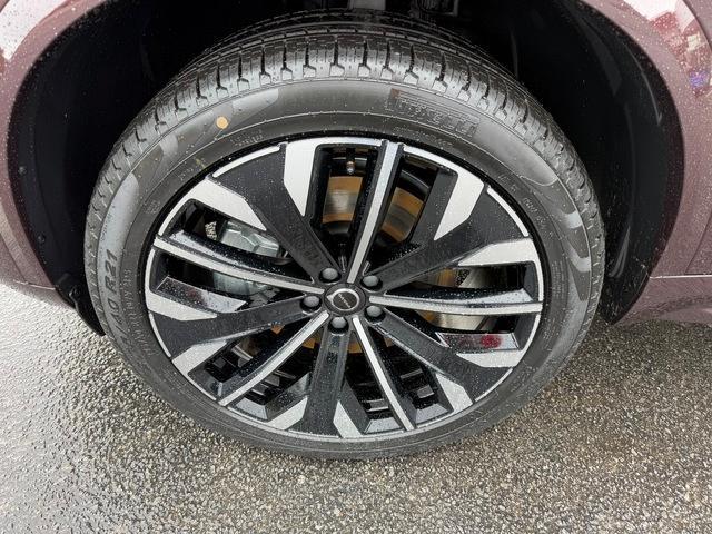 new 2025 Volvo XC90 Plug-In Hybrid car