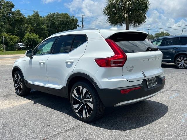 new 2025 Volvo XC40 car