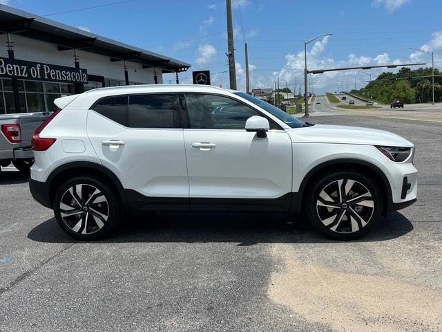 new 2025 Volvo XC40 car