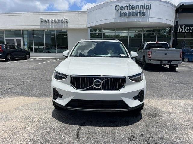 new 2025 Volvo XC40 car