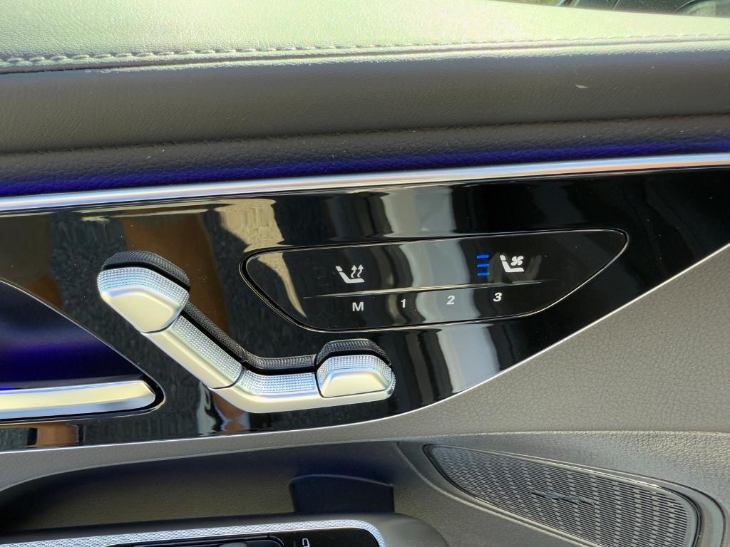 new 2025 Mercedes-Benz GLC 300 car