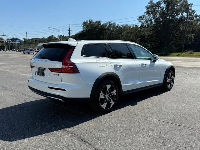 new 2025 Volvo V60 Cross Country car