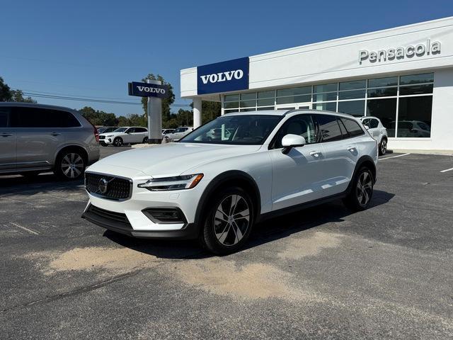 new 2025 Volvo V60 Cross Country car