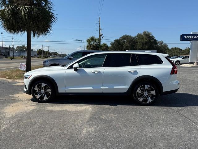 new 2025 Volvo V60 Cross Country car