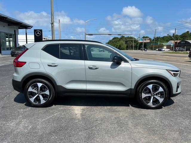 new 2024 Volvo XC40 car