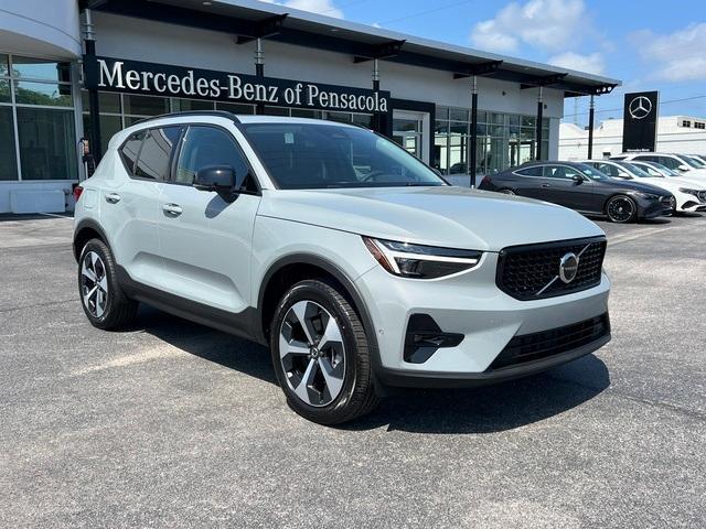 new 2024 Volvo XC40 car