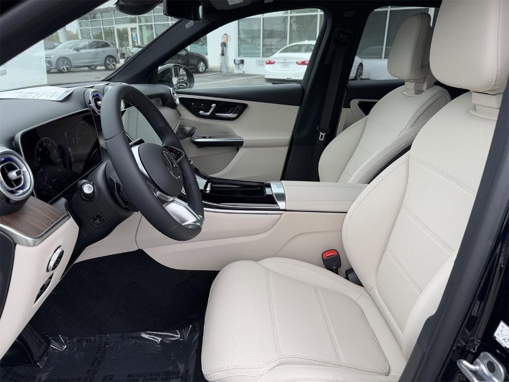 new 2025 Mercedes-Benz GLC 300 car