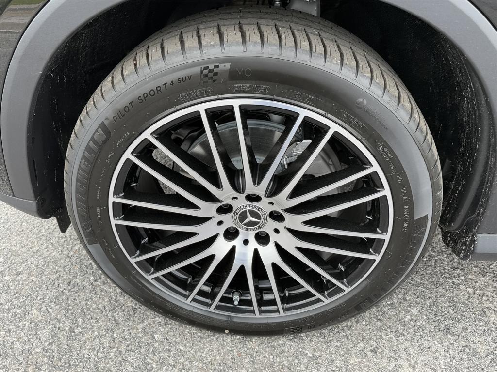 new 2025 Mercedes-Benz GLC 300 car