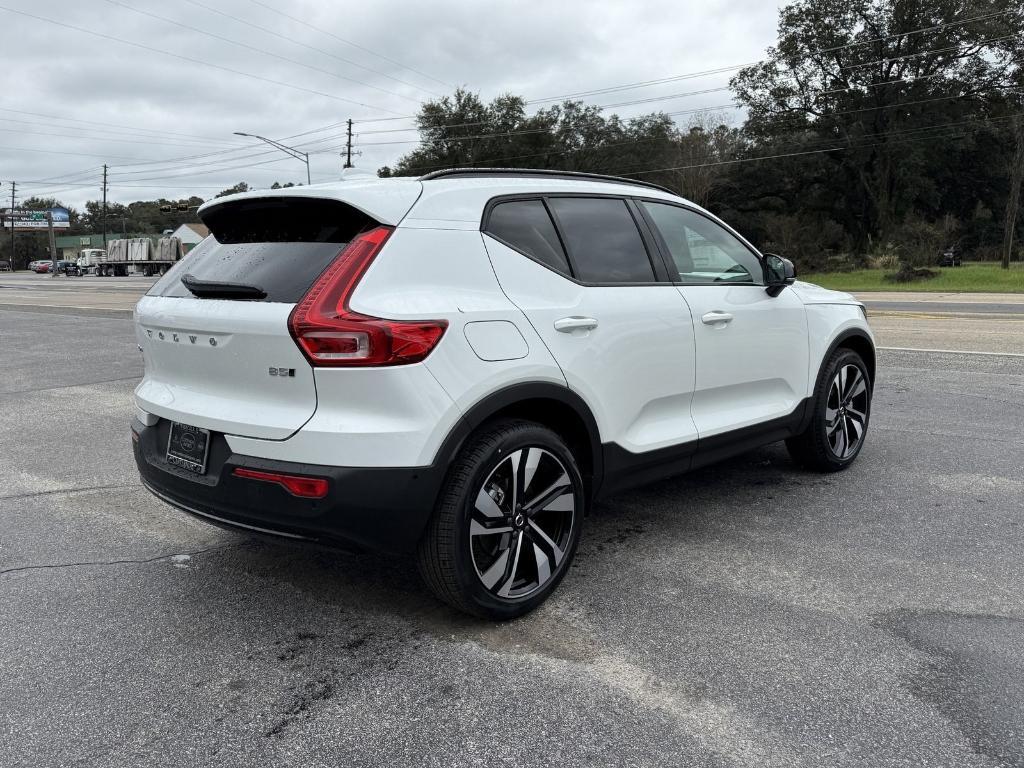 new 2025 Volvo XC40 car