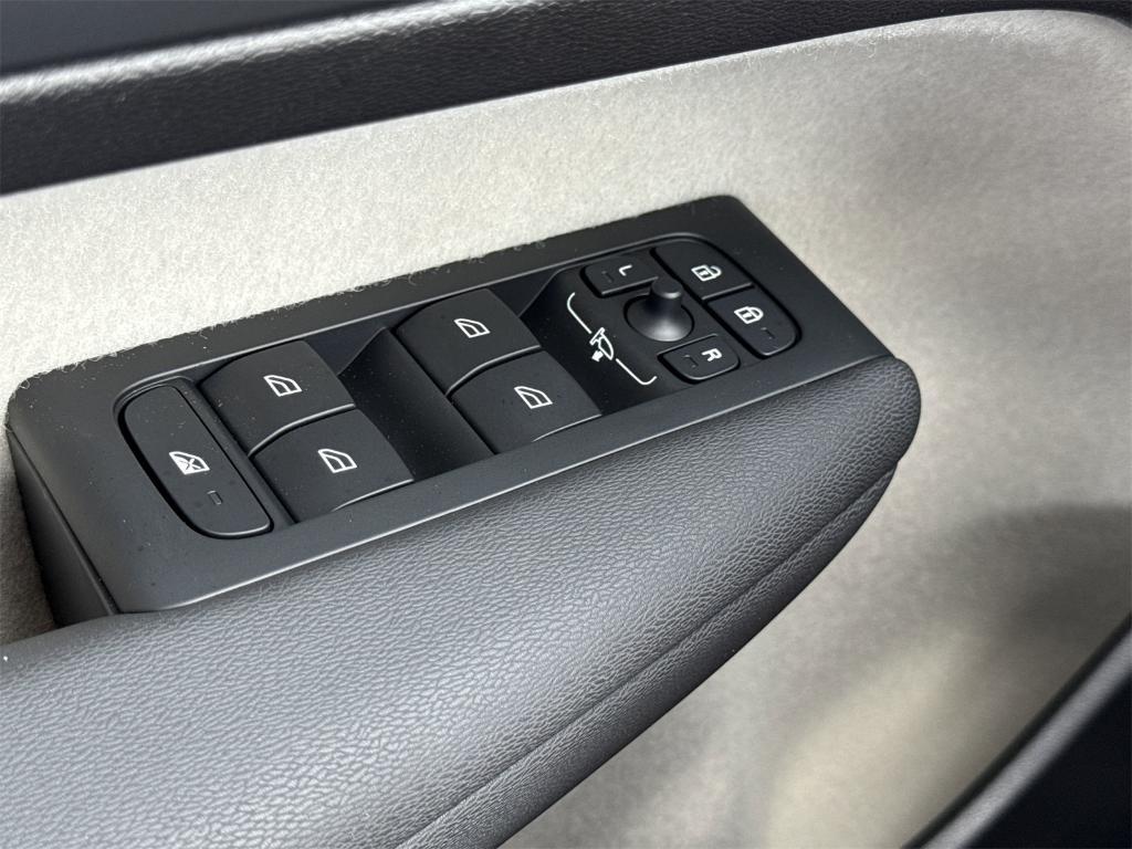 new 2026 Volvo XC40 car
