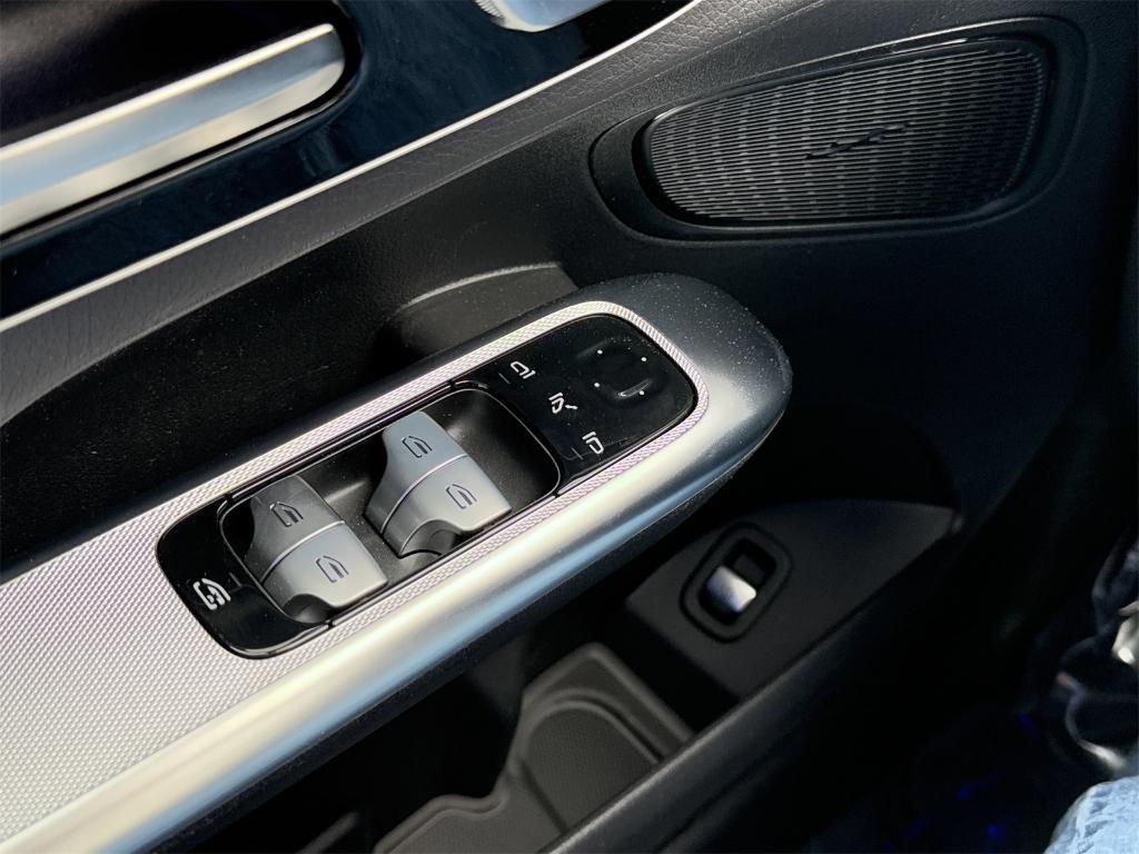 new 2025 Mercedes-Benz GLC 300 car