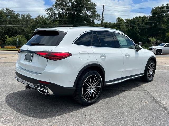 new 2024 Mercedes-Benz GLC 300 car