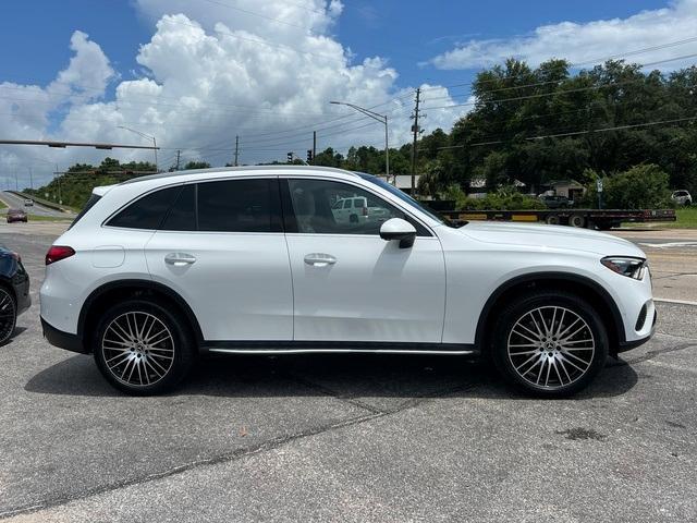 new 2024 Mercedes-Benz GLC 300 car