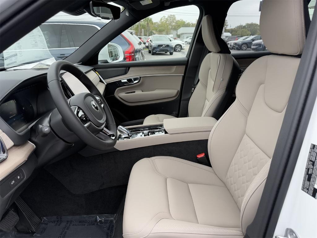 new 2025 Volvo XC90 Plug-In Hybrid car
