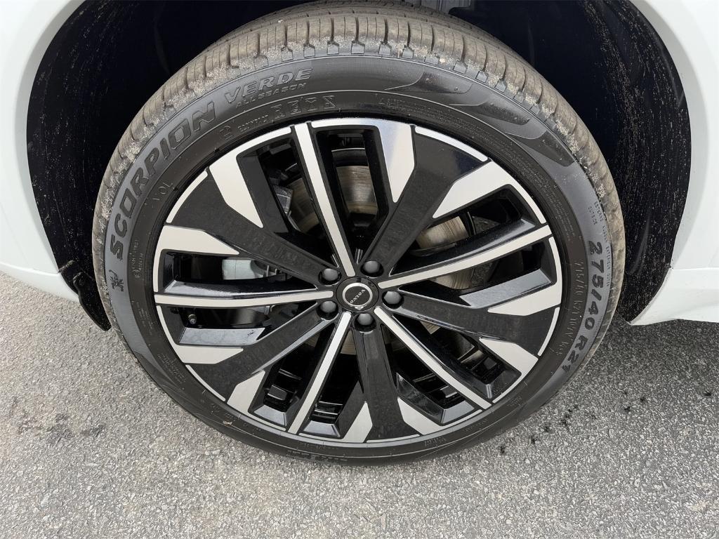 new 2025 Volvo XC90 Plug-In Hybrid car