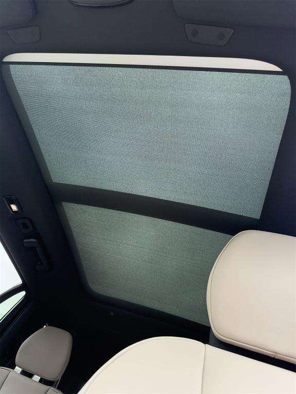 new 2025 Volvo XC90 Plug-In Hybrid car