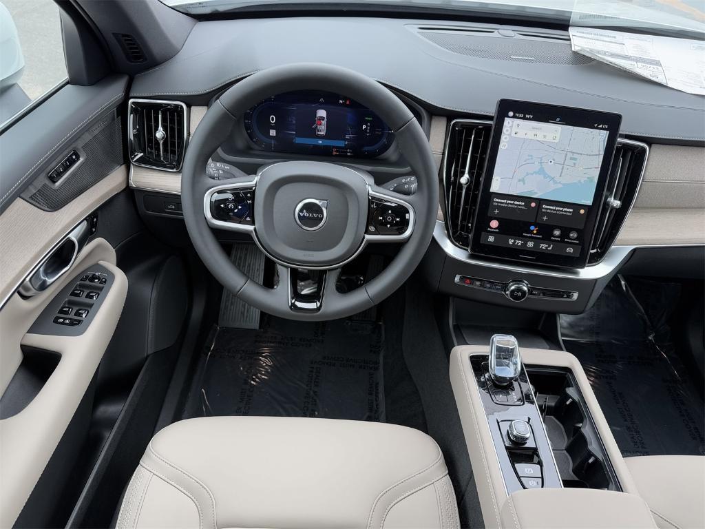 new 2025 Volvo XC90 Plug-In Hybrid car