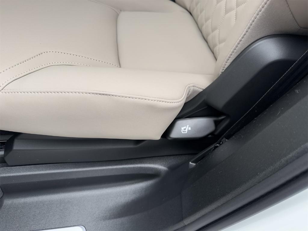 new 2025 Volvo XC90 Plug-In Hybrid car