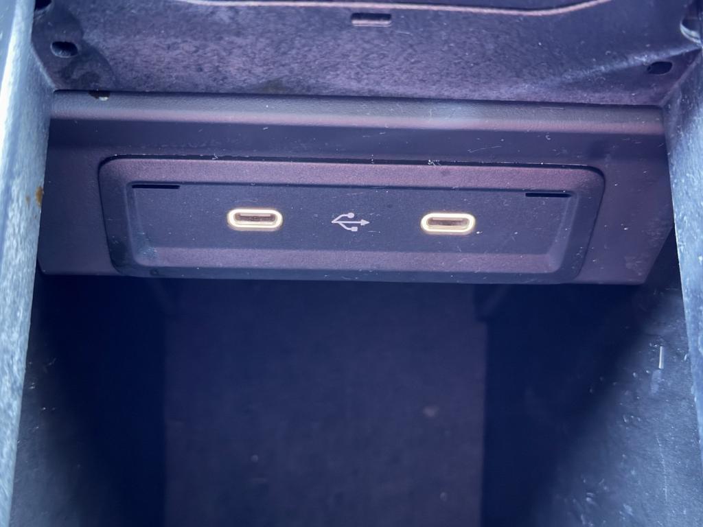 new 2024 Mercedes-Benz GLB 250 car