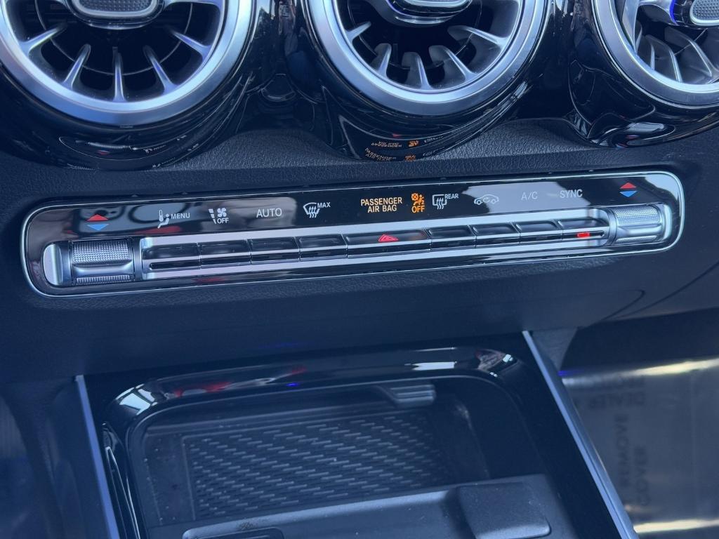 new 2024 Mercedes-Benz GLB 250 car