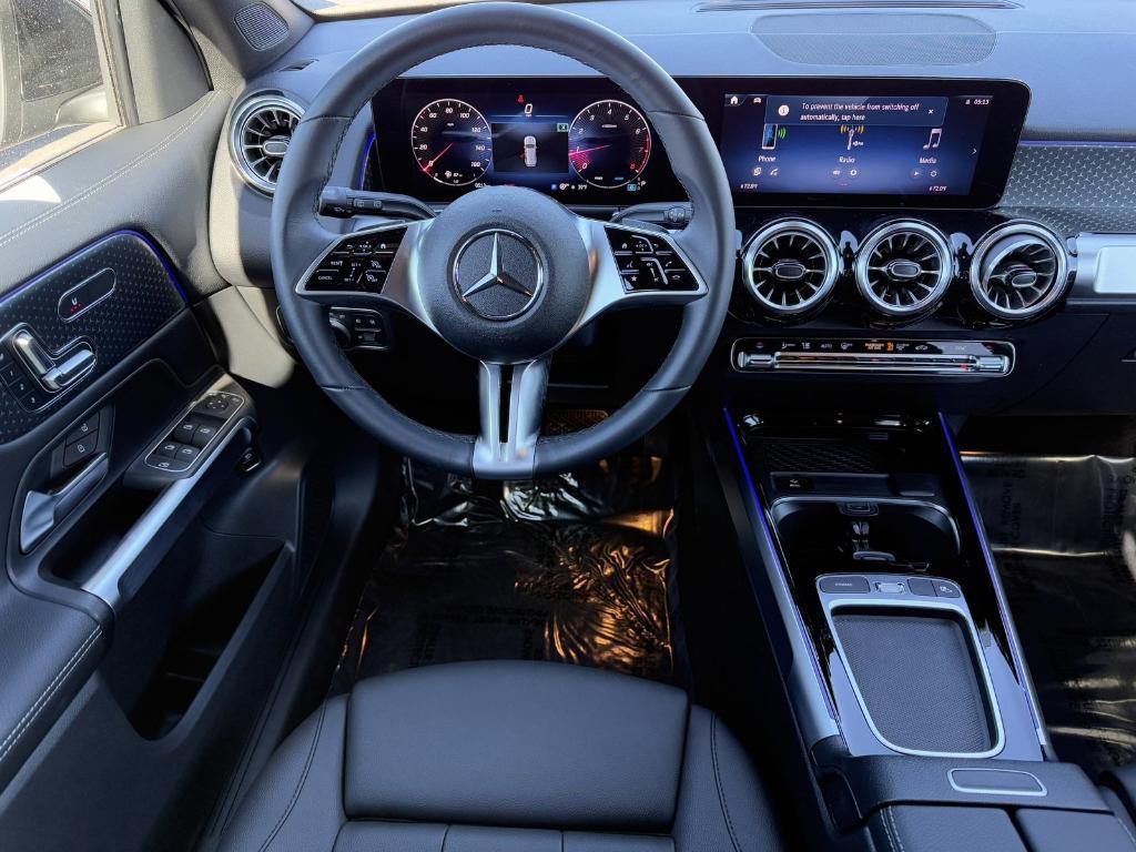 new 2024 Mercedes-Benz GLB 250 car