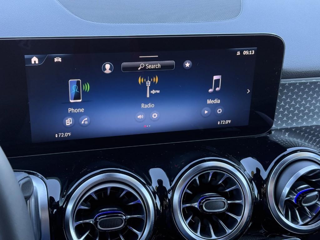 new 2024 Mercedes-Benz GLB 250 car