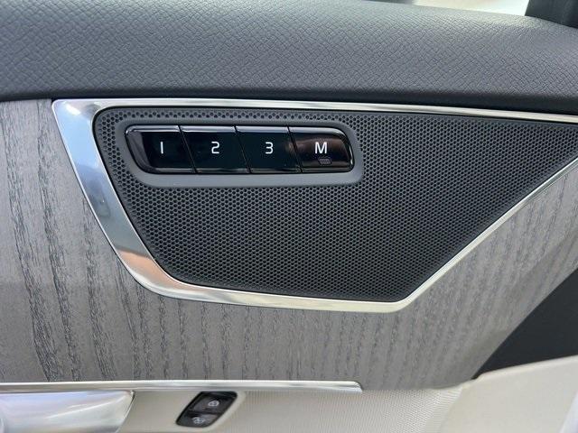 new 2025 Volvo XC90 car