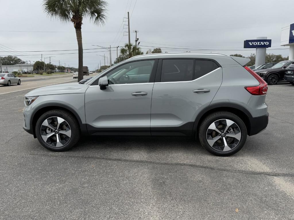 new 2025 Volvo XC40 car