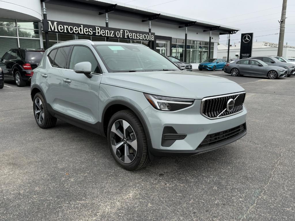 new 2025 Volvo XC40 car