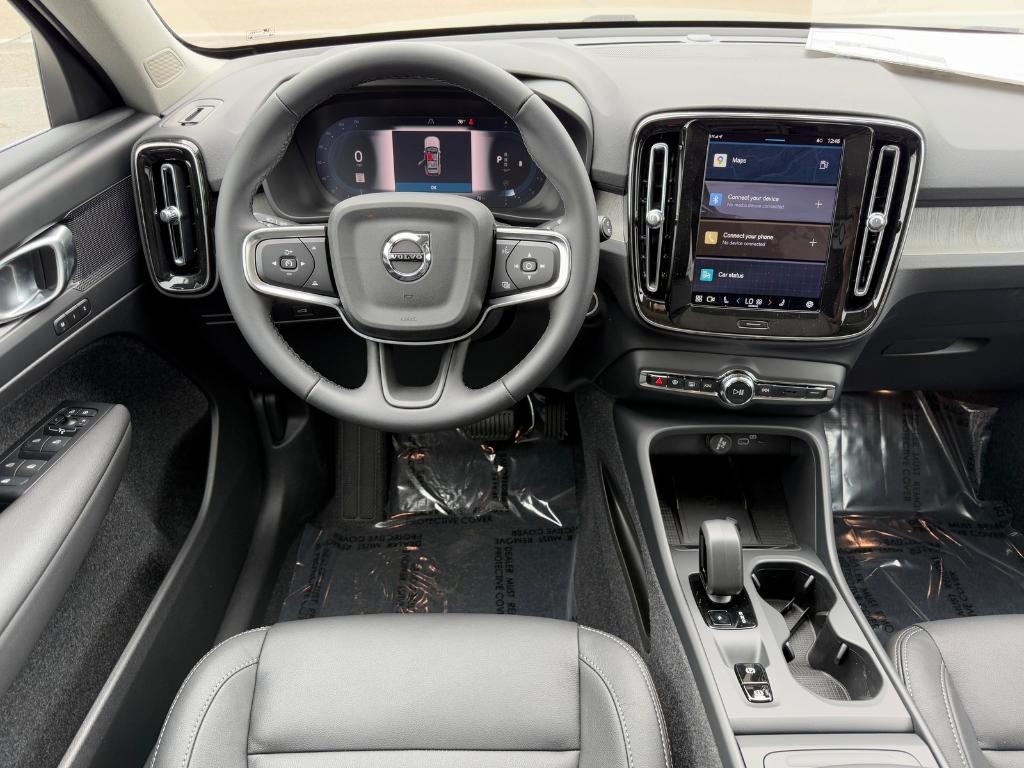 new 2025 Volvo XC40 car