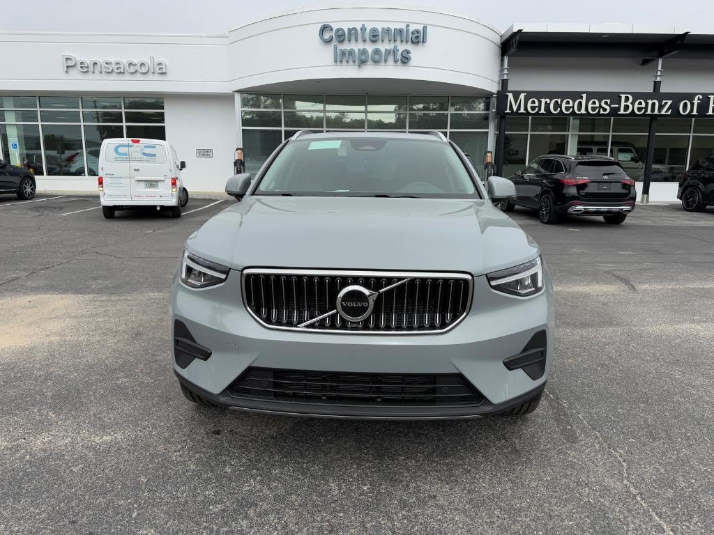 new 2025 Volvo XC40 car