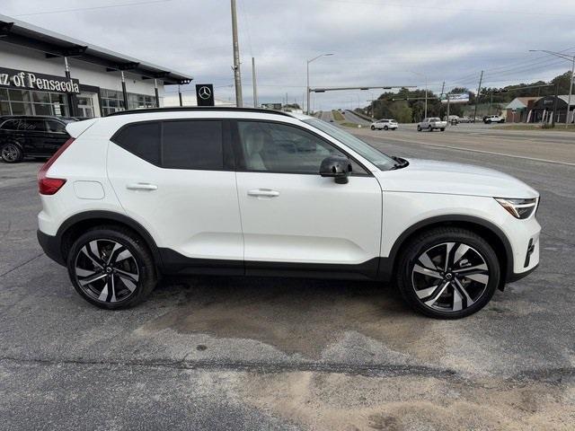 new 2025 Volvo XC40 car