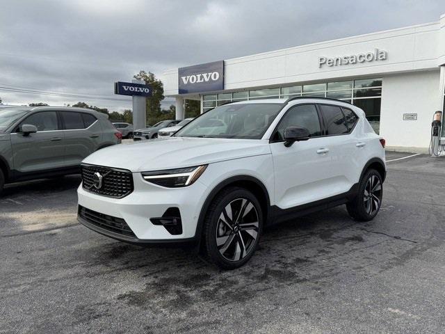 new 2025 Volvo XC40 car