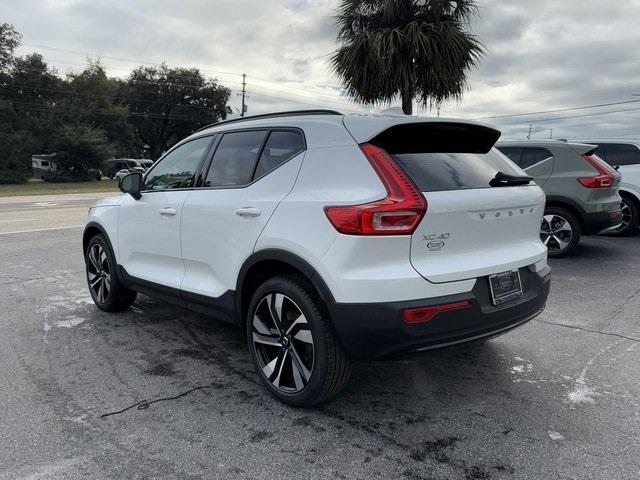 new 2025 Volvo XC40 car