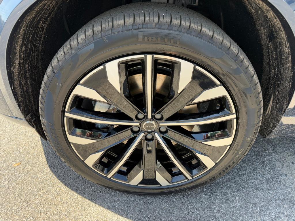 new 2025 Volvo XC90 Plug-In Hybrid car