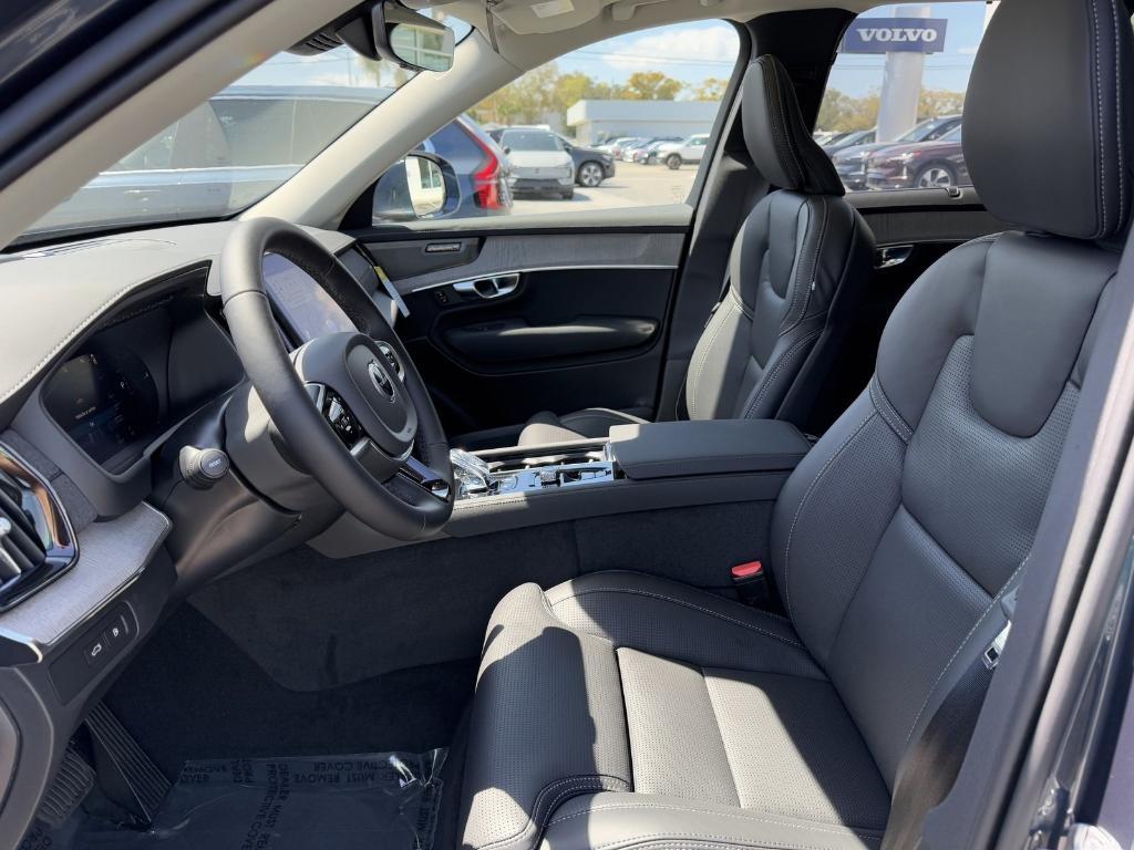 new 2025 Volvo XC90 Plug-In Hybrid car