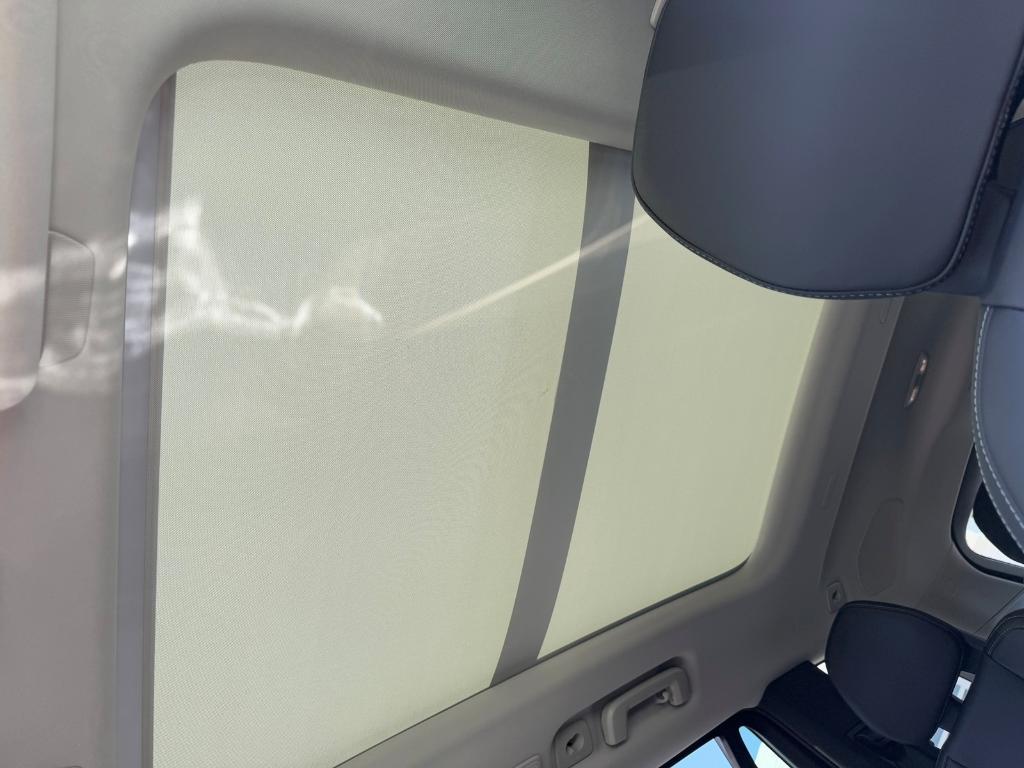 new 2025 Volvo XC90 Plug-In Hybrid car