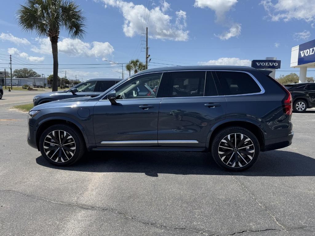 new 2025 Volvo XC90 Plug-In Hybrid car