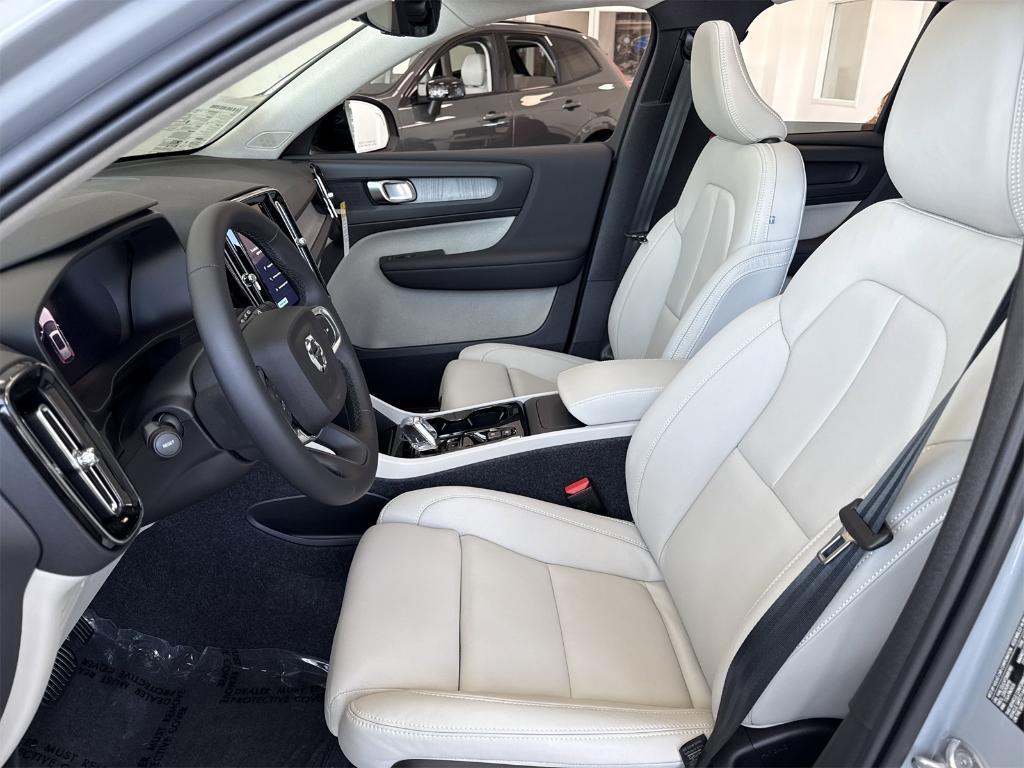 new 2026 Volvo XC40 car